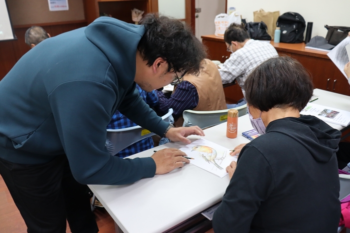 LINE_ALBUM_2025.03.31 畫畫藝術-文靜的優雅時光色鉛筆好時光_250406_24