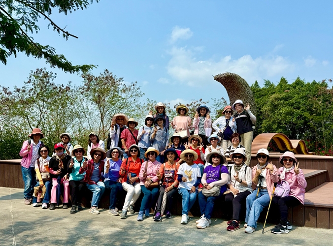 LINE_ALBUM_20250411人文生態走讀月世界大崗山祕境之旅_250429_103