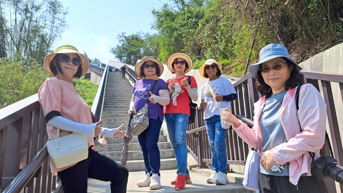 LINE_ALBUM_20250411人文生態走讀月世界大崗山祕境之旅_250429_214