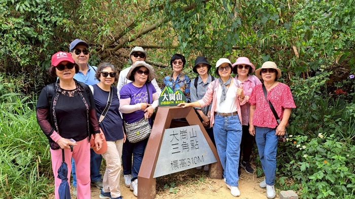 LINE_ALBUM_20250411人文生態走讀月世界大崗山祕境之旅_250429_269