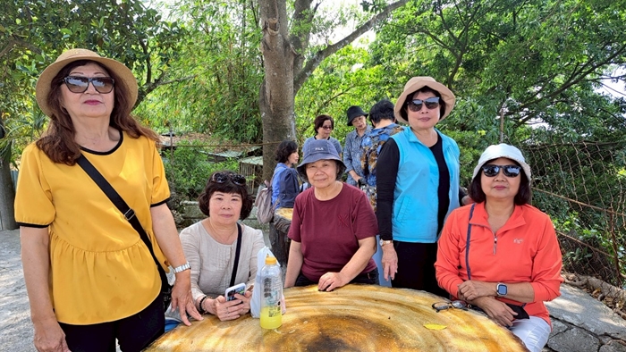 LINE_ALBUM_20250411人文生態走讀月世界大崗山祕境之旅_250429_299
