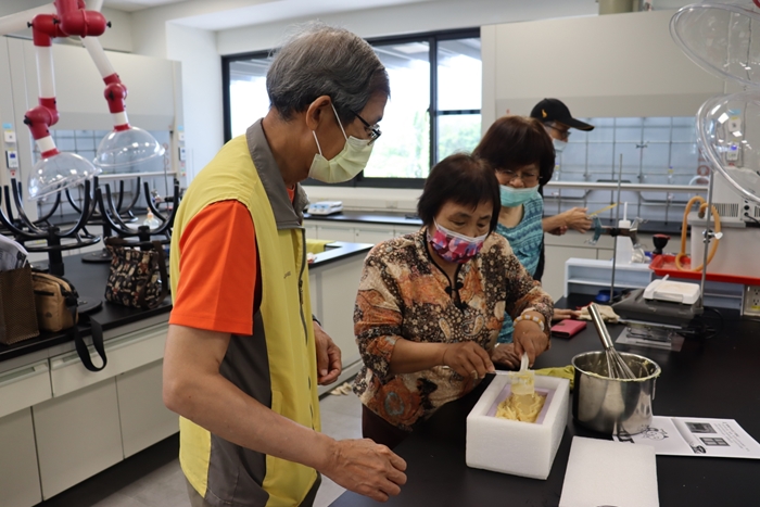 LINE_ALBUM_20250425 生活中的科學與實作-手工皂_250429_73
