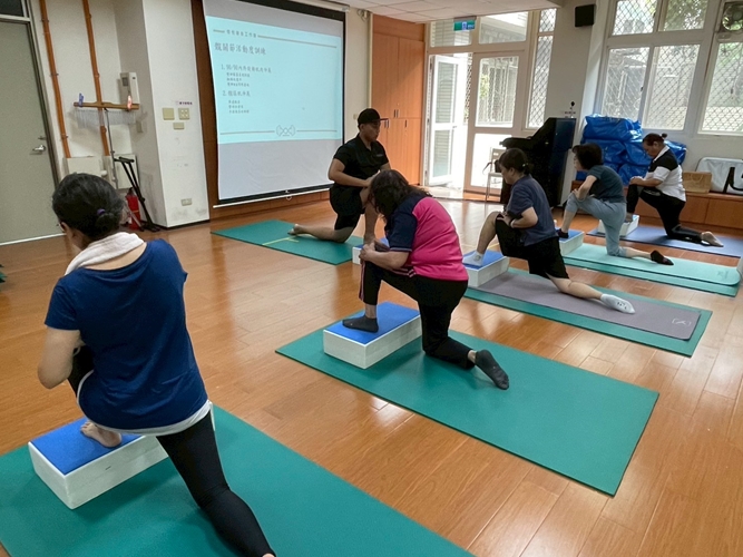 LINE_ALBUM_20250528 第十二週上課_250604_45