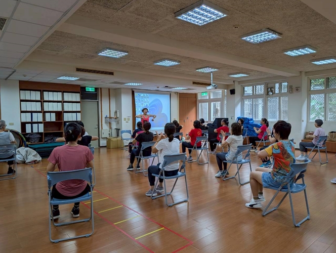 LINE_ALBUM_114-1第一週上課20251001_251015_10